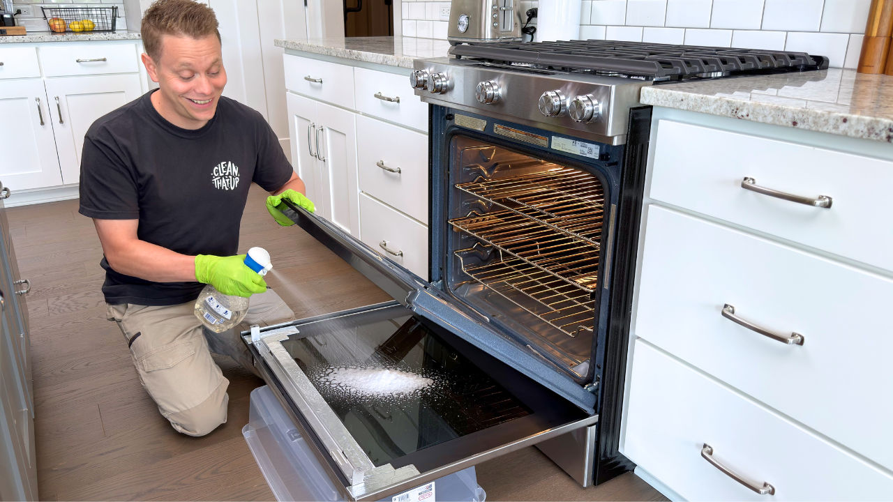 How to Clean the Inside Glass of Your Oven Door - Clean That Up